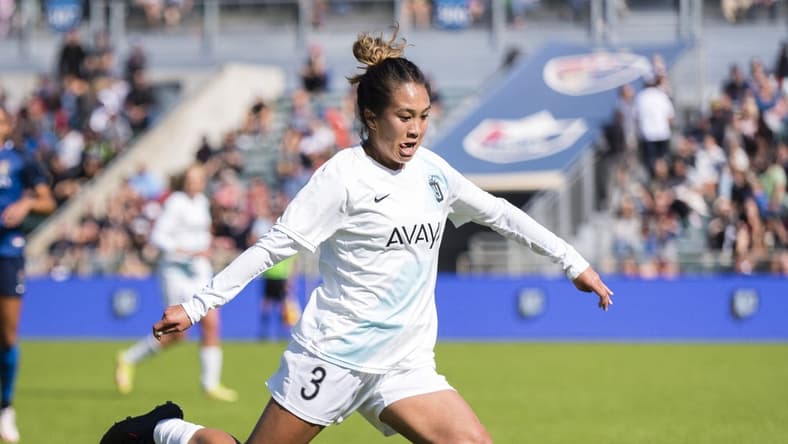 CARY, NC - OCTOBER 17: Caprice Dydasco #3 of NJ/NY Gotham FC passes the ball during a game between NJ/NY Gotham City FC and North Carolina Courage at Sahlen's Stadium at WakeMed Soccer Park on October 17, 2021 in Cary, North Carolina. Mandatory credit: Lewis Gettier/ISI Photos via Imagn