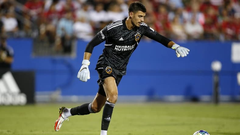 Jul 30, 2022; Frisco, Texas, USA; Los Angeles Galaxy goalkeeper Jonathan Bond (1) kicks the ball against FC Dallas in the second half at Toyota Stadium. Mandatory Credit: Tim Heitman-USA TODAY Sports
