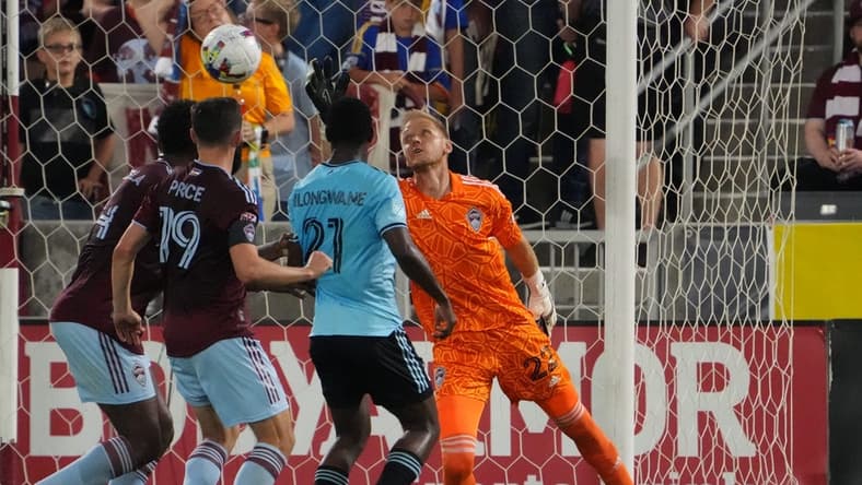 Aug 6, 2022; Commerce City, Colorado, USA; Colorado Rapids goalkeeper William Yarbrough (22) allows a goal against Minnesota United FC in the first half at Dick's Sporting Goods Park. Mandatory Credit: Ron Chenoy-USA TODAY Sports