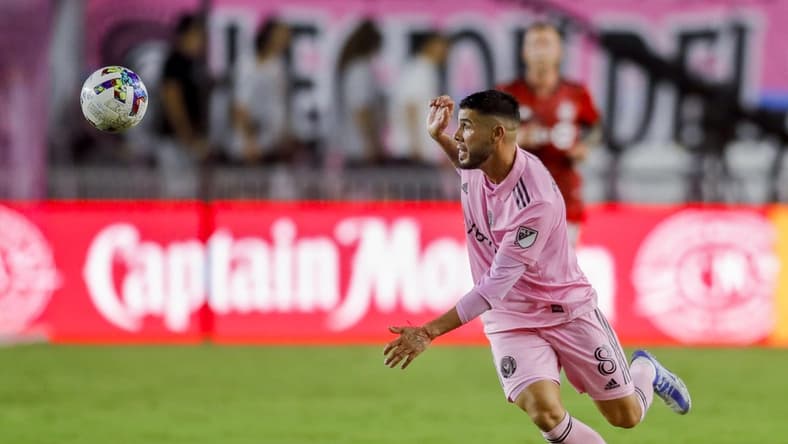 Aug 20, 2022; Fort Lauderdale, Florida, USA; Inter Miami CF midfielder Alejandro Pozuelo (8) controls the ball during the first half against Toronto FC at DRV PNK Stadium. Mandatory Credit: Sam Navarro-USA TODAY Sports