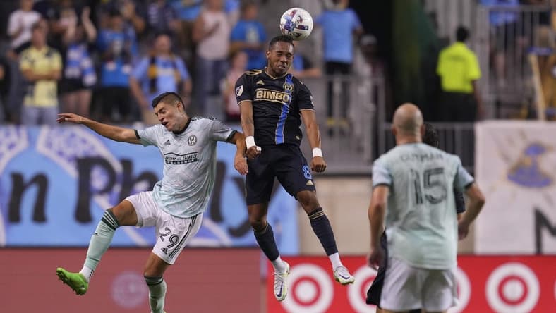Aug 31, 2022; Chester, Pennsylvania, USA; Philadelphia Union midfielder Jose Andres Martinez (8) heads the ball against Atlanta United forward Ronaldo Cisneros (29) in the first half at Subaru Park. Mandatory Credit: Mitchell Leff-USA TODAY Sports
