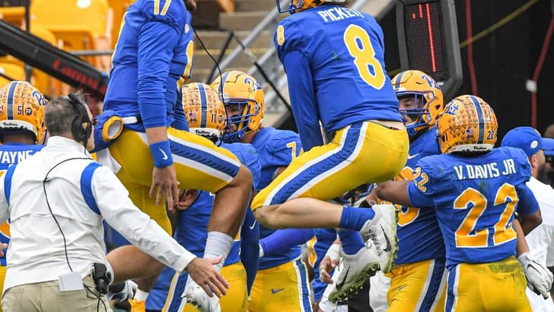 Pitt begins life without quarterback Kenny Pickett (8) on Thursday night (file photo/Imagn).