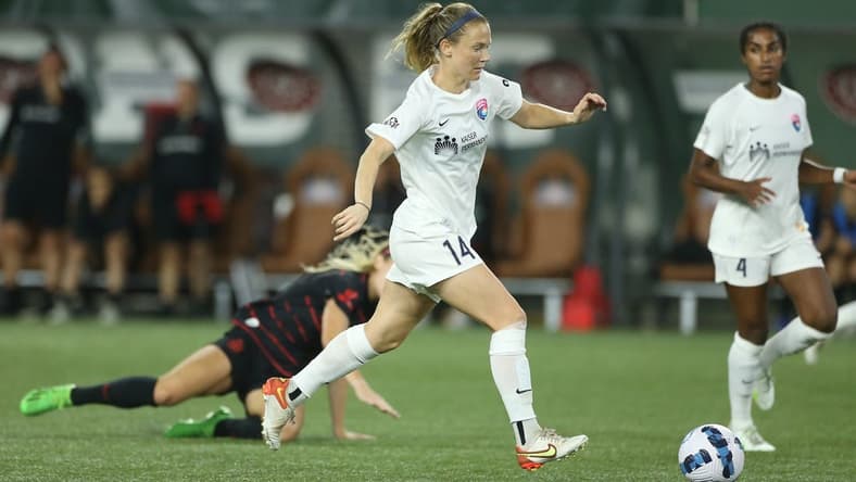 Aug 27, 2022; Portland, Oregon, USA; San Diego Wave FC midfielder Kristen McNabb (14) moves the ball against Portland Thorns FC during the second half at Providence Park. Mandatory Credit: Craig Mitchelldyer-USA TODAY Sports