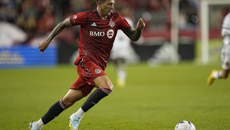 Aug 31, 2022; Toronto, Ontario, CAN; Toronto FC forward Frederico Bernardeschi (10) dribbles the ball against the LA Galaxy during the second half at BMO Field. Mandatory Credit: John E. Sokolowski-USA TODAY Sports