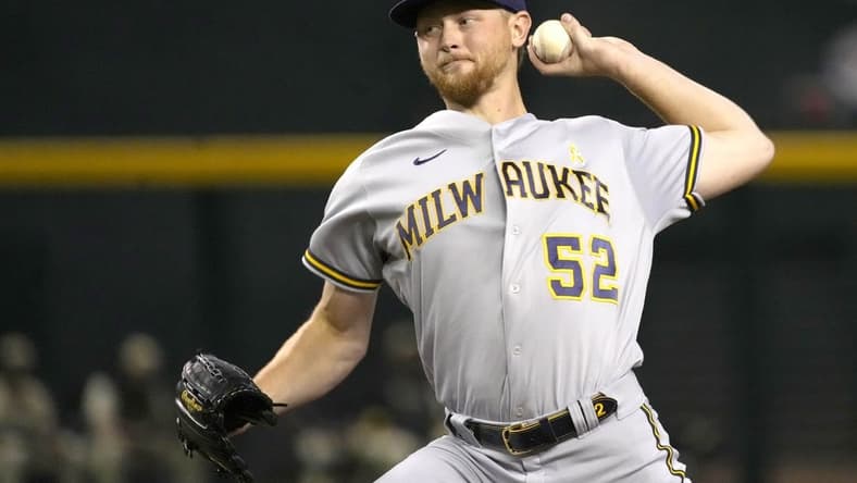 Sep 2, 2022; Phoenix, Arizona, USA; Milwaukee Brewers pitcher Eric Lauer (52) throws against the Arizona Diamondbacks in the first inning at Chase Field. Mandatory Credit: Rick Scuteri-USA TODAY Sports