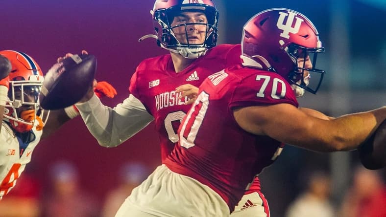 Indiana's Connor Bazelak (9) throws a pass during the Indiana versus Illinois football game at Memorial Stadium on Friday, Sept. 2, 2022.

Iu Il 1h Bazelak 3