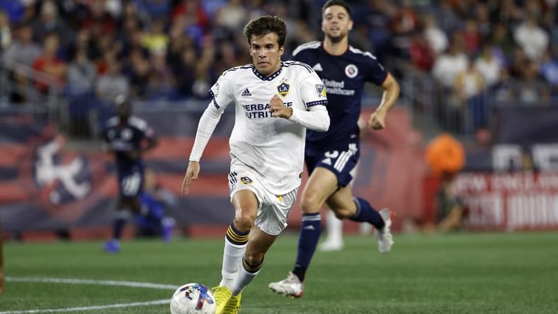 Aug 28, 2022; Foxborough, Massachusetts, USA; Los Angeles Galaxy midfielder Rayan Raveloson (6) during the first half against the New England Revolution at Gillette Stadium. Mandatory Credit: Winslow Townson-USA TODAY Sports