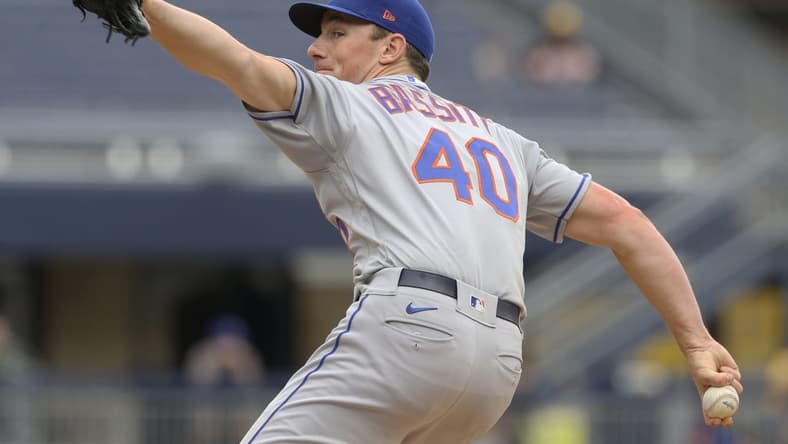 Sep 7, 2022; Pittsburgh, Pennsylvania, USA;  New York Mets starting pitcher Chris Bassitt (40) pitches against the Pittsburgh Pirates during the fourth inning at PNC Park. The Mets won 5-1. Mandatory Credit: Charles LeClaire-USA TODAY Sports