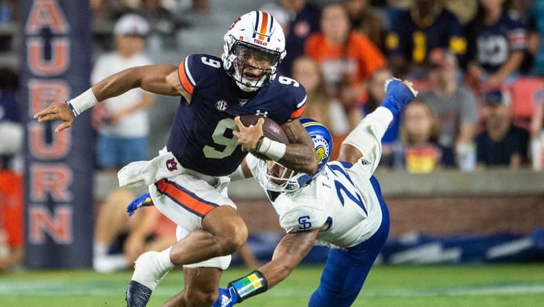 Auburn Tigers quarterback Robby Ashford (9) runs the ball as Auburn Tigers take on San Jose State Spartans at Jordan-Hare Stadium in Auburn, Ala., on Saturday, Sept. 10, 2022.