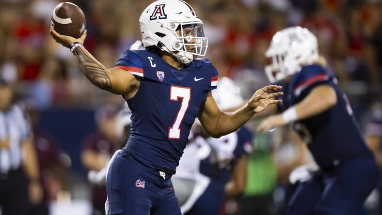 Sep 10, 2022; Tucson, Arizona, USA; Arizona Wildcats quarterback Jayden de Laura (7) against the Mississippi State Bulldogs at Arizona Stadium. Mandatory Credit: Mark J. Rebilas-USA TODAY Sports