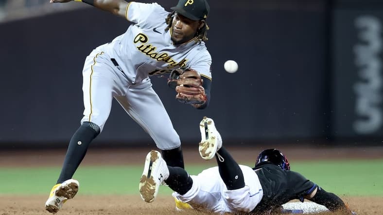 Sep 16, 2022; New York City, New York, USA; New York Mets center fielder Brandon Nimmo (9) steals second base as Pittsburgh Pirates shortstop Oneil Cruz (15) misses the throw during the sixth inning at Citi Field. Mandatory Credit: Brad Penner-USA TODAY Sports