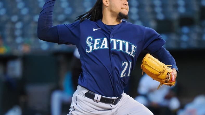 Sep 20, 2022; Oakland, California, USA; Seattle Mariners starting pitcher Luis Castillo (21) pitches the ball against the Oakland Athletics during the first inning at RingCentral Coliseum. Mandatory Credit: Kelley L Cox-USA TODAY Sports