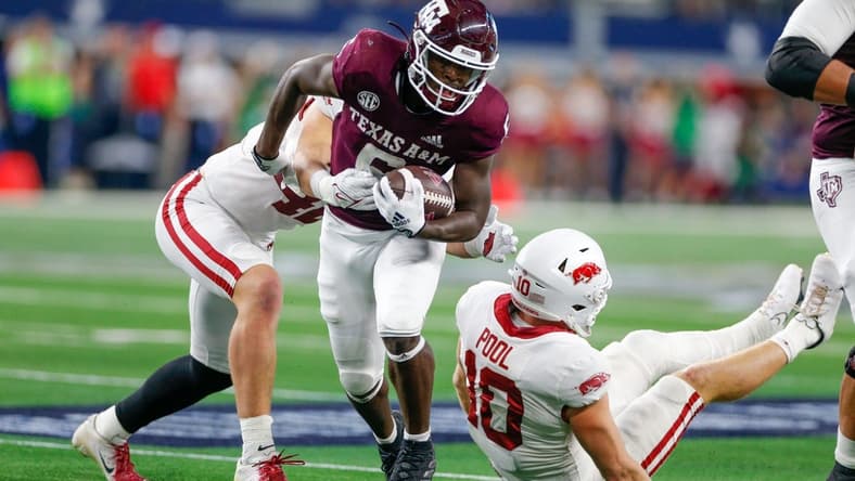 Sep 24, 2022; Arlington, Texas, USA; Texas A&M Aggies running back Devon Achane (6) rushes the ball against the Arkansas Razorbacks during the first quarter at AT&T Stadium. Mandatory Credit: Andrew Dieb-USA TODAY Sports
