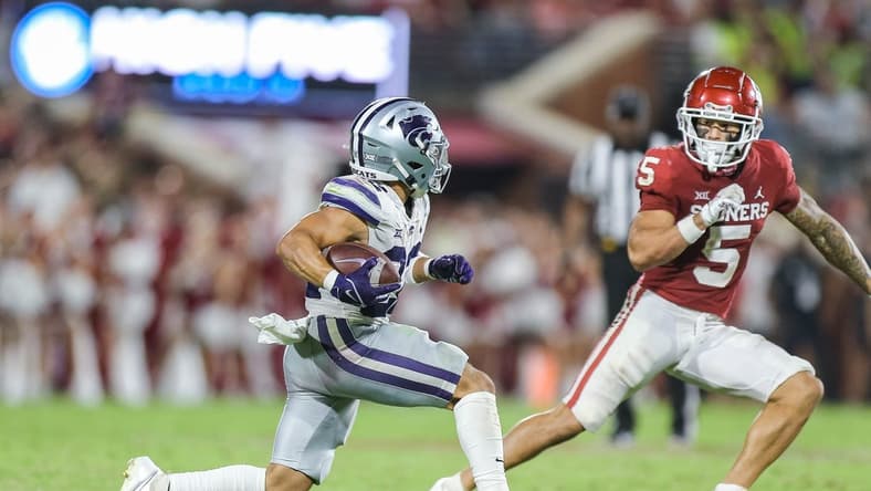 Kansas State's Deuce Vaughn (22) runs and is persued by Oklahoma's Billy Bowman (5) in the fourth quarter during a college football game between the University of Oklahoma Sooners (OU) and the Kansas State Wildcats at Gaylord Family - Oklahoma Memorial Stadium in Norman, Okla., Saturday, Sept. 24, 2022. Kasnas State won 41-34.

Ou Vs Kstate