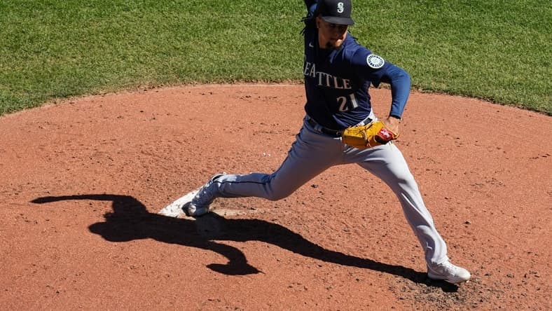 Sep 25, 2022; Kansas City, Missouri, USA; Seattle Mariners starting pitcher Luis Castillo (21) pitches against the Kansas City Royals during the third inning against the Kansas City Royals at Kauffman Stadium. Mandatory Credit: Jay Biggerstaff-USA TODAY Sports