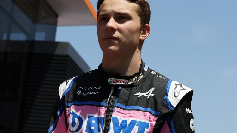 FILE PHOTO: Formula One F1 - Spanish Grand Prix - Circuit de Barcelona-Catalunya, Barcelona, Spain - May 19, 2022 Alpine's Oscar Piastri ahead of the Spanish Grand Prix REUTERS/Nacho Doce/File Photo