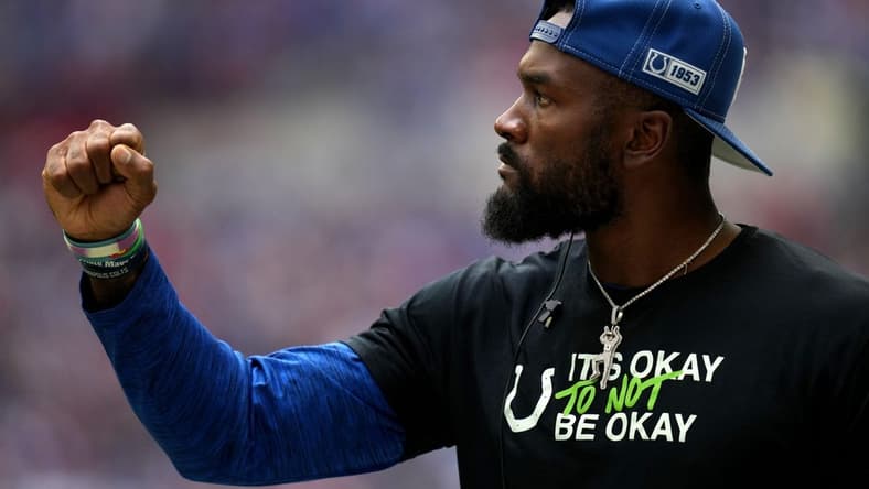 Indianapolis Colts linebacker Shaquille Leonard (53) reacts after a play Sunday, Sept. 25, 2022, during a game against the Kansas City Chiefs at Lucas Oil Stadium in Indianapolis.