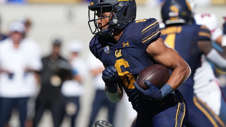 Sep 24, 2022; Berkeley, California, USA; California Golden Bears running back Jaydn Ott (6) carries the ball against the Arizona Wildcats during the first quarter at FTX Field at California Memorial Stadium. Mandatory Credit: Darren Yamashita-USA TODAY Sports