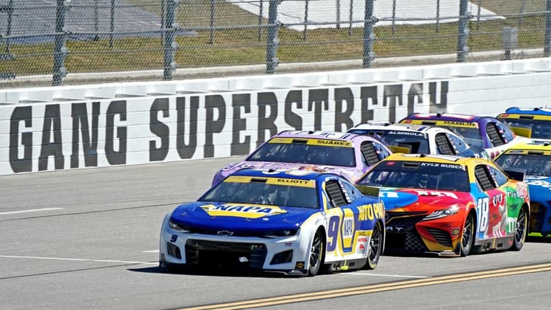 Oct 2, 2022; Talladega, Alabama, USA; NASCAR Cup Series driver Chase Elliott (9) leads the field during the Yellawood 500 at Talladega Superspeedway. Mandatory Credit: Marvin Gentry-USA TODAY Sports