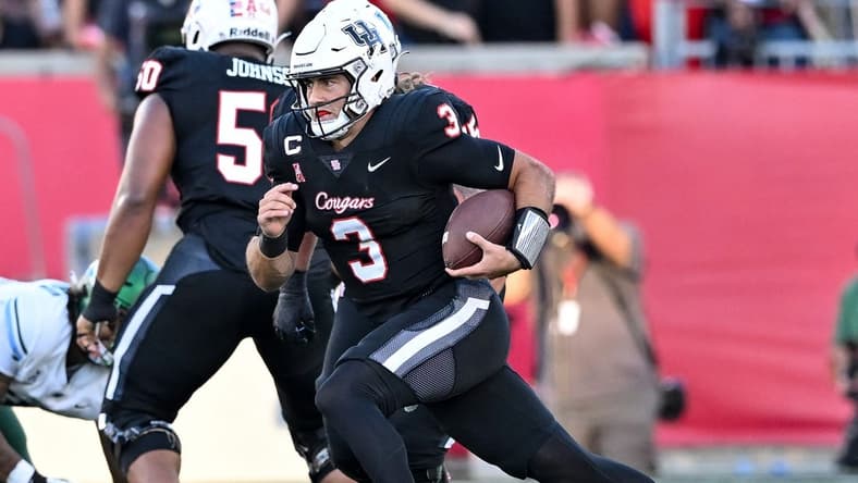 Sep 30, 2022; Houston, Texas, USA; Houston Cougars quarterback Clayton Tune (3) in action during the first quarter against the Tulane Green Wave at TDECU Stadium in Houston, Texas. Mandatory Credit: Maria Lysaker-USA TODAY Sports