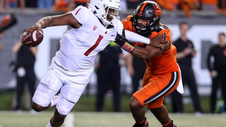 Washington State quarterback Cameron Ward (1) scrambles from Oregon State linebacker Omar Speights (1) during the fourth quarter at Reser Stadium at Oregon State University in Corvallis, Ore. on Saturday, Oct. 15, 2022.

Ncaa Football Washington State At Oregon State 2007