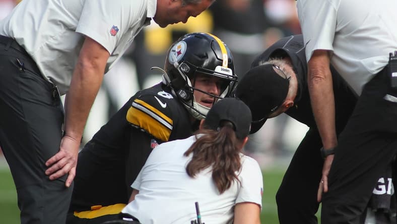 Kenny Pickett (8) of the Pittsburgh Steelers talks to the Steelers medical staff after being sacked during the second half against the Tampa Bay Buccaneers at Acrisure Stadium in Pittsburgh, PA on October 16, 2022.
Pittsburgh Steelers Vs Tampa Bay Buccaneers Week 6