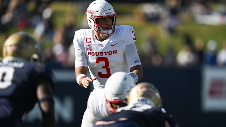 Oct 22, 2022; Annapolis, Maryland, USA; Houston Cougars quarterback Clayton Tune (3) check the play at line during the second half against the Navy Midshipmen at Navy-Marine Corps Memorial Stadium. Mandatory Credit: Tommy Gilligan-USA TODAY Sports