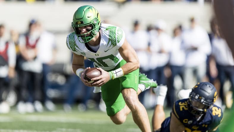 Oct 29, 2022; Berkeley, California, USA;  Oregon quarterback Bo Nix (10) runs the ball for a touchdown against The California Golden Bears during the second quarter at FTX Field at California Memorial Stadium. Mandatory Credit: John Hefti-USA TODAY Sports