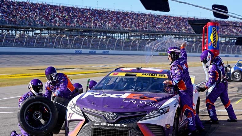NASCAR: YellaWood 500