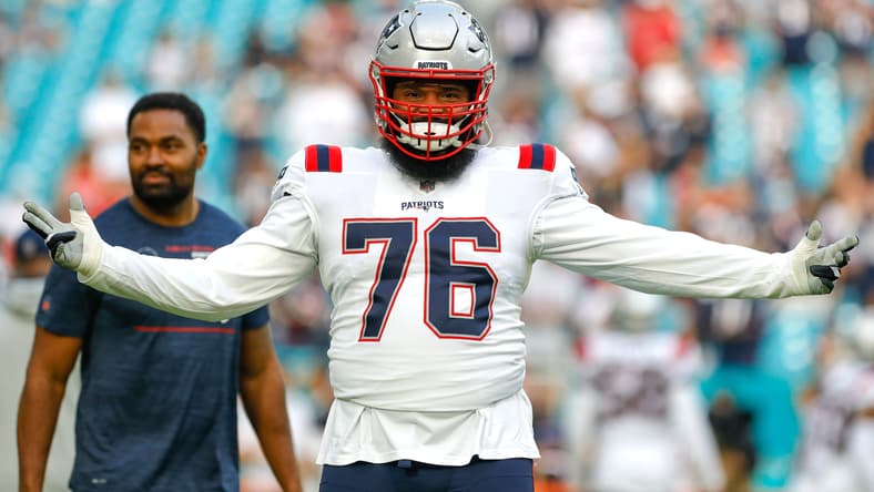 new england patriots trade isaiah wynn to the las vegas raiders