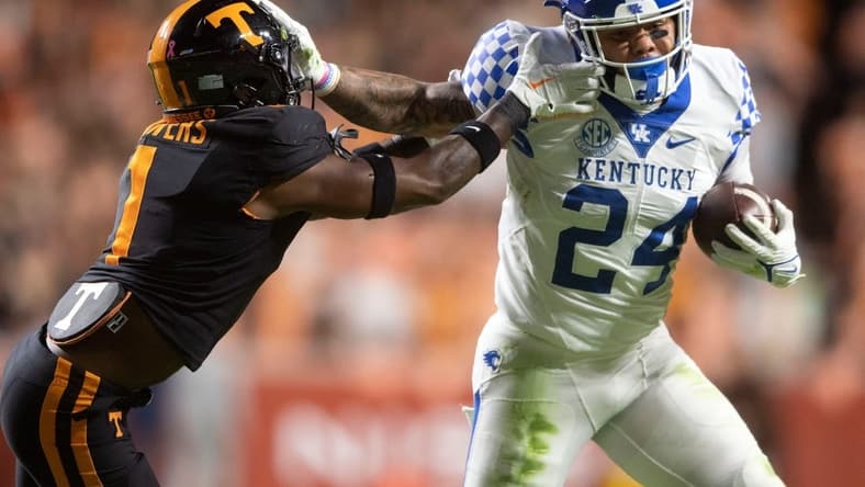 Kentucky running back Chris Rodriguez Jr. (24) holds back Tennessee defensive back Trevon Flowers (1) during the NCAA college football game between Tennessee and Kentucky on Saturday, October 29, 2022 in Knoxville, Tenn.

Utvkentucky1029