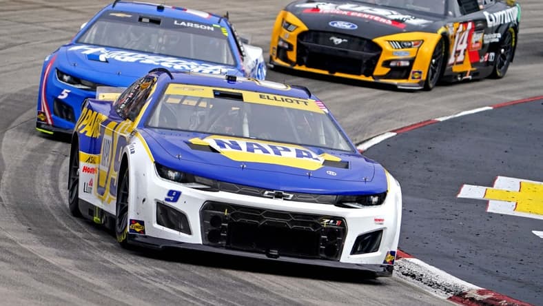 Oct 30, 2022; Martinsville, Virginia, USA; NASCAR Cup Series driver Chase Elliott (9) during the Xfinity 500 at Martinsville Speedway. Mandatory Credit: Peter Casey-USA TODAY Sports