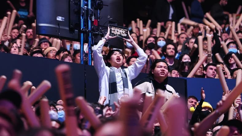 Nov 5, 2022; San Francisco, California, USA; Fans react during the League of Legends World Championships between T1 and DRX at Chase Center. Mandatory Credit: Kelley L Cox-USA TODAY Sports
