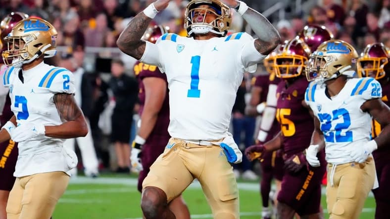 Nov 5, 2022; Tempe, AZ, USA; UCLA Bruins quarterback Dorian Thompson-Robinson (1) reacts after running for a touchdown against the Arizona State Sun Devils in the first half at Sun Devil Stadium. Mandatory Credit: Rob Schumacher-Arizona Republic
Ncaa Ucla At Asu