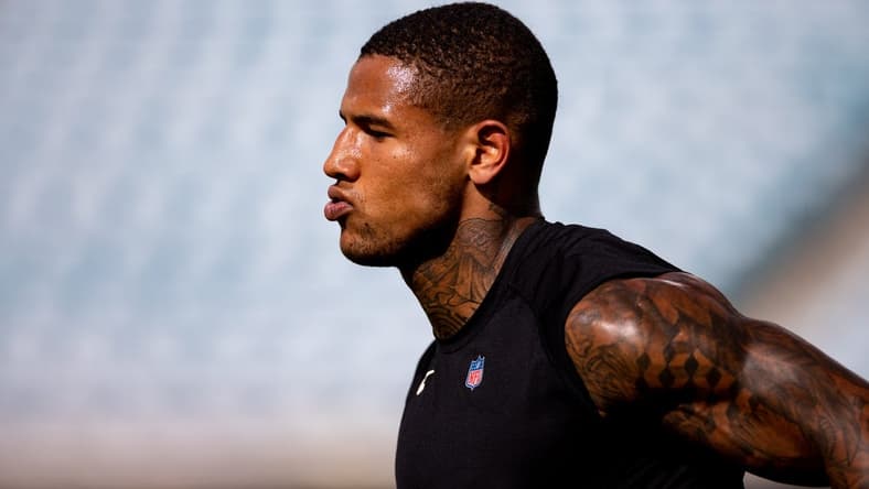 Nov 6, 2022; Jacksonville, Florida, USA; Las Vegas Raiders tight end Darren Waller (83) warms up before the game against the Jacksonville Jaguars at TIAA Bank Field. Mandatory Credit: Matt Pendleton-USA TODAY Sports