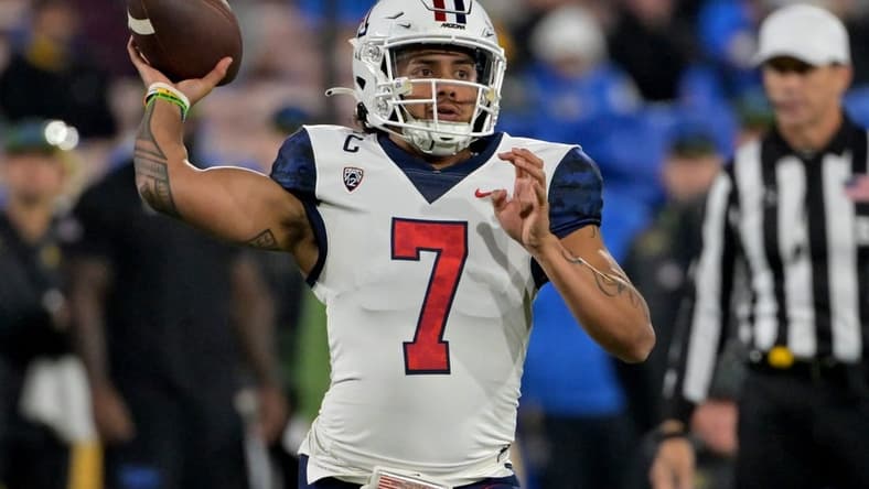 Nov 12, 2022; Pasadena, California, USA; Arizona Wildcats quarterback Jayden de Laura (7) passes the ball in the first half against the UCLA Bruins at the Rose Bowl. Mandatory Credit: Jayne Kamin-Oncea-USA TODAY Sports