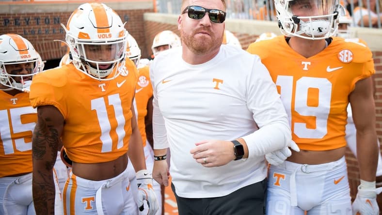 Tennessee Offensive Coordinator/Tight Ends coach Alex Golesh runs on the field before the Tennessee football season opener game against Ball State in Knoxville, Tenn. on Thursday, Sept. 1, 2022.
Kns Utvbs0901