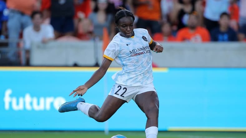 Oct 16, 2022; Houston, Texas, USA; Houston Dash forward Michelle Alozie (22) handles the ball during the second half against the Kansas City Current at PNC Stadium. Mandatory Credit: Erik Williams-USA TODAY Sports
