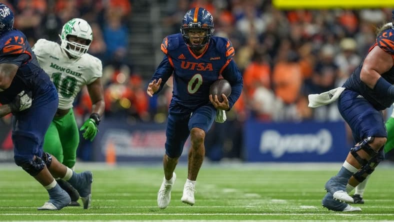 Dec 2, 2022; San Antonio, Texas, USA; UTSA Roadrunners quarterback Frank Harris (0) runs the ball in the first half against the North Texas Mean Green at the Alamodome. Mandatory Credit: Daniel Dunn-USA TODAY Sports
