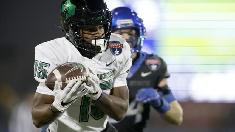 Dec 17, 2022; Frisco, Texas, USA; North Texas Mean Green wide receiver Jordan Smart (15) catches a pass against the Boise State Broncos in the first half at Toyota Stadium. Mandatory Credit: Tim Heitman-USA TODAY Sports