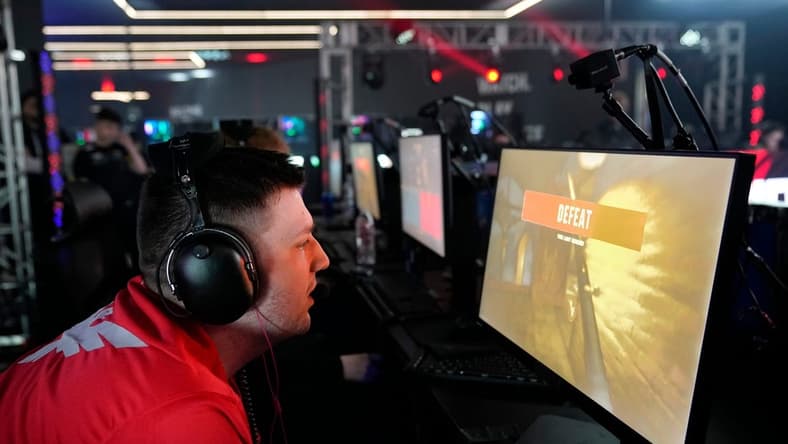 Trei Morris of the London Royal Ravens loses a round while playing against the LA Thieves during the Call of Duty League Pro-Am Classic esports tournament at Belong Gaming Arena in Columbus on May 6, 2022.
Call Of Duty Esports Tournament