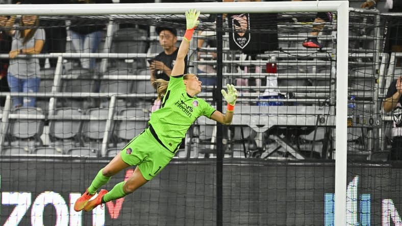 Sep 21, 2022; Los Angeles, California, USA;  Washington Spirit goalkeeper Aubrey Kingsbury (1) attempts a save as the ball flies over the goal during the first half of a NWSL match against Angel City FC at Banc of California Stadium. Mandatory Credit: Jayne Kamin-Oncea-USA TODAY Sports