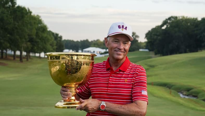 Sep 25, 2022; Charlotte, North Carolina, USA; Team USA captain Davis Love III poses for a photo with the trophy during the singles match play of the Presidents Cup golf tournament at Quail Hollow Club. Mandatory Credit: Peter Casey-USA TODAY Sports