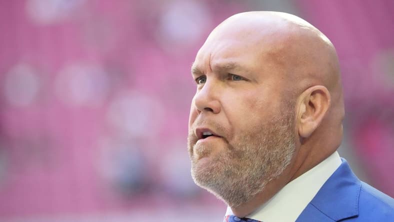 Nov 6, 2022; Phoenix, Ariz., United States; Arizona Cardinals general manger Steve Keim watches his team warm up before playing against the Seattle Seahawks at State Farm Stadium. Mandatory Credit: Michael Chow/Arizona Republic-USA TODAY NETWORK
