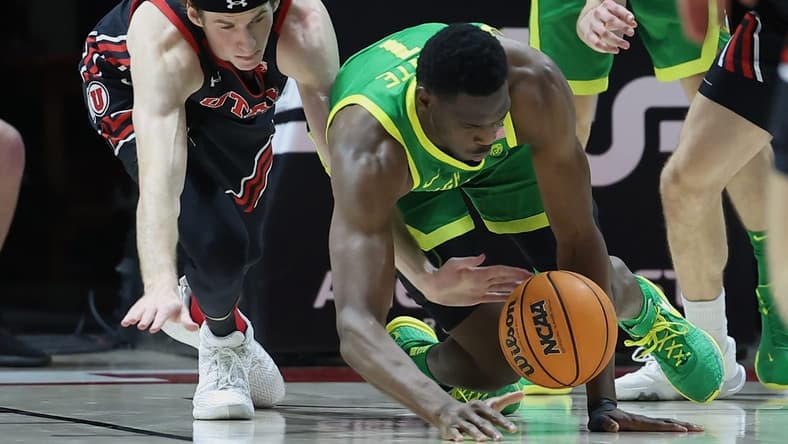Jan 7, 2023; Salt Lake City, Utah, USA; Utah Utes center Branden Carlson (35) and Oregon Ducks center N'Faly Dante (1) dive for a loose ball in the first half at Jon M. Huntsman Center. Mandatory Credit: Rob Gray-USA TODAY Sports