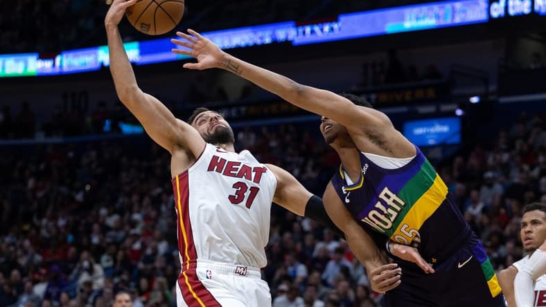 Jan 18, 2023; New Orleans, Louisiana, USA; New Orleans Pelicans guard Trey Murphy III (25) defends Miami Heat guard Max Strus (31) during the first half at Smoothie King Center. Mandatory Credit: Stephen Lew-USA TODAY Sports