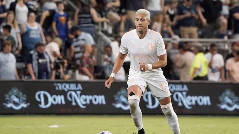 May 28, 2022; Kansas City, Kansas, USA; Sporting Kansas City defender Kortne Ford (12) controls the ball against the Vancouver Whitecaps during the match at Children's Mercy Park. Mandatory Credit: Denny Medley-USA TODAY Sports
