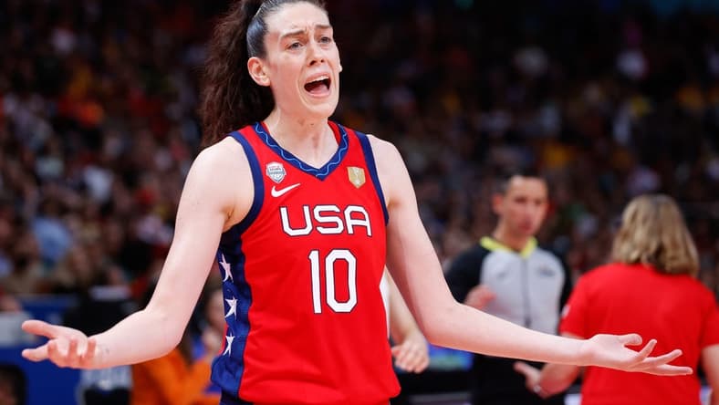 OCT 1, 2022; Sydney, AUS; Breanna Stewart (10) in third quarter of FIBA Women's World Cup final against China at Sydney SuperDome. Mandatory Credit: Yukihito Taguchi-USA TODAY Sports