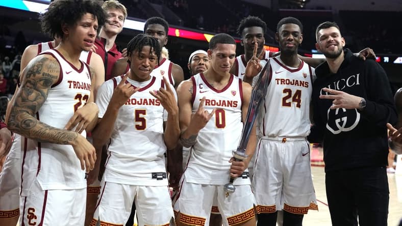 January 14, 2023; Los Angeles, California, USA; Southern California Trojans guard Tre White (22), guard Boogie Ellis (5), forward Kobe Johnson (0) and forward Joshua Morgan (24) pose with former player Nick Rakocevic after the game against the Utah Utes in the second half at Galen Center. Mandatory Credit: Kirby Lee-USA TODAY Sports