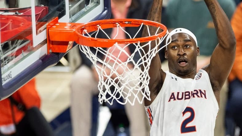 Auburn Tigers forward Jaylin Williams (2) dunks the ball off an alley-op pass as Auburn Tigers takes on Georgia Bulldogs at Neville Arena in Auburn, Ala., on Saturday, Feb. 1, 2023. Auburn Tigers defeated Georgia Bulldogs 94-73.